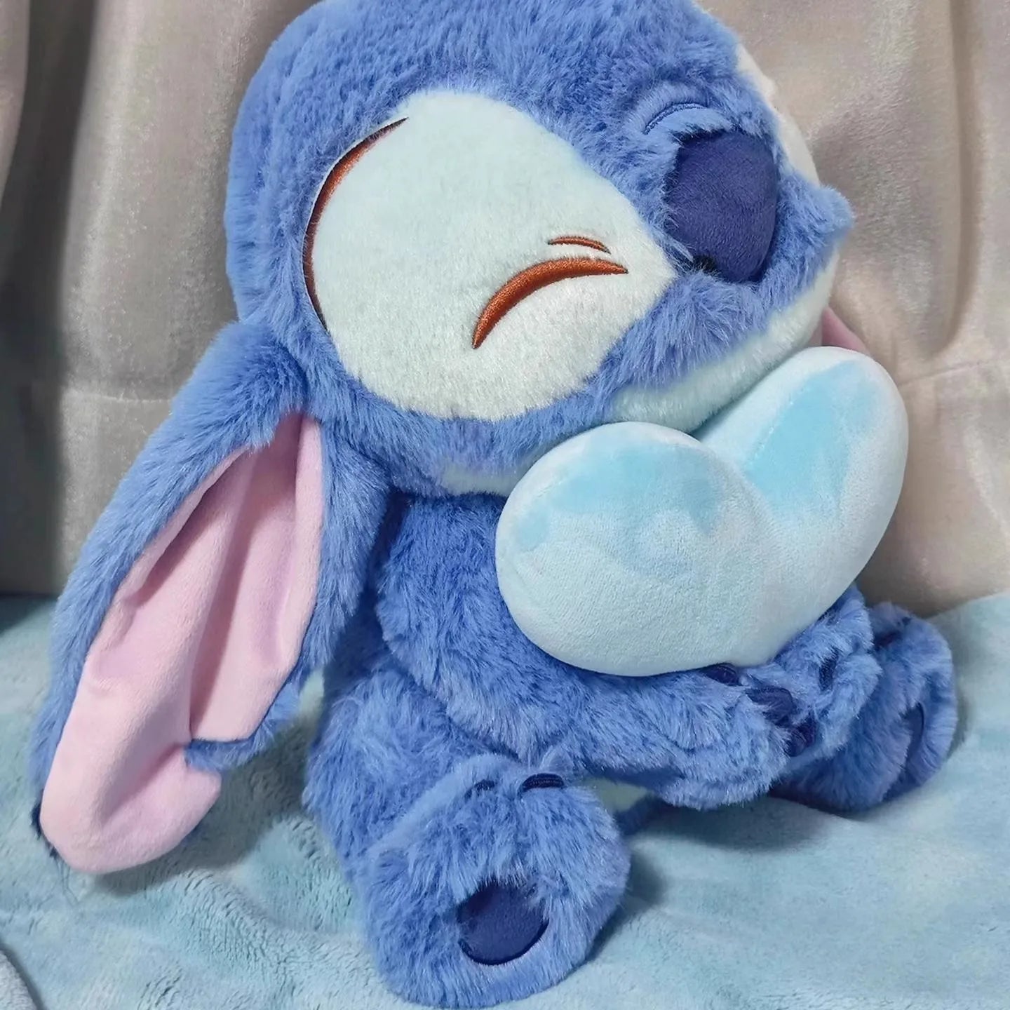 Abrazos de ensueño de Disney: Peluche de Stitch y Lilo